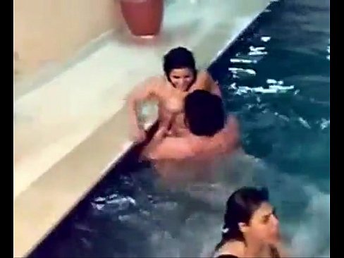 رقص ونيك لبنانية في المسبح مع خليجي